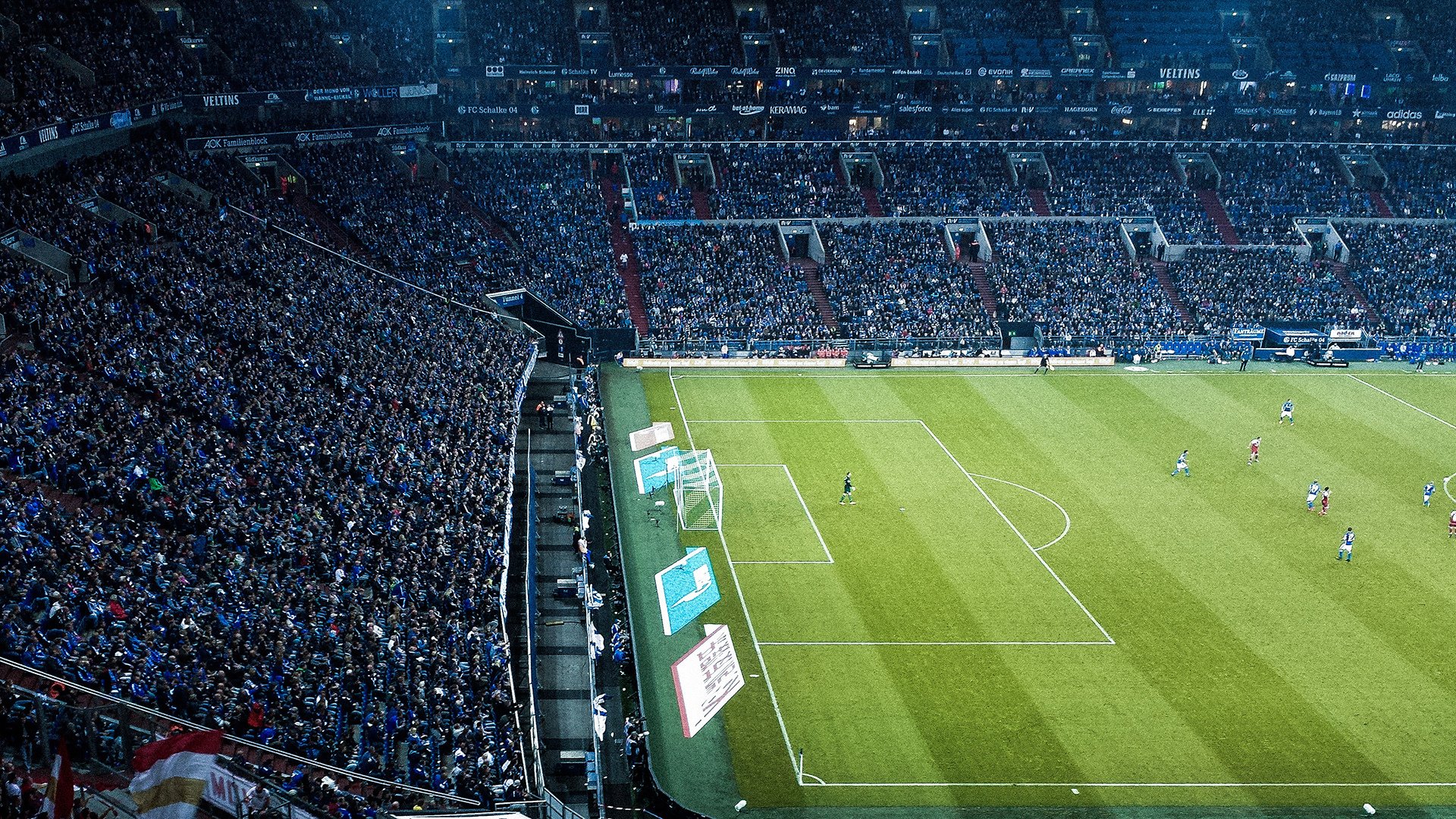 瞩目明星对决：梅西与C朗的焦点相遇，梅西配合